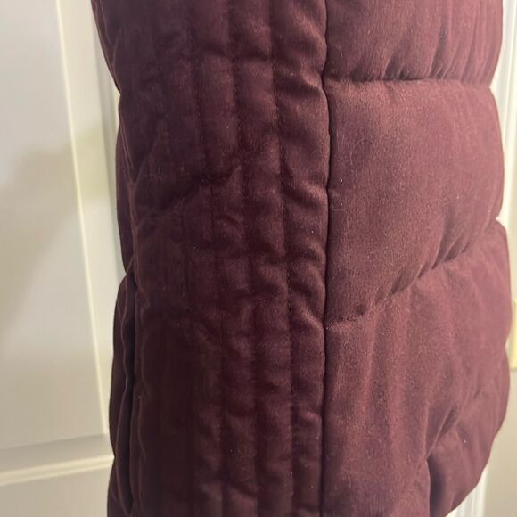 Old Navy Women’s Dark Red Zip Up Striped Puffer Vest with Pockets-Small - Picture 9 of 13